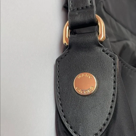 Marc Jacobs Elegant Preppy Black Nylon Crossbody Messenger Bag. - Picture 6 of 9